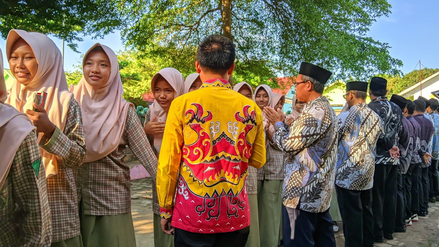 Hangatnya Silaturahmi Awal Sekolah: MTsN 1 Way Kanan Gelar Halal Bi Halal Idul Fitri 1446 H