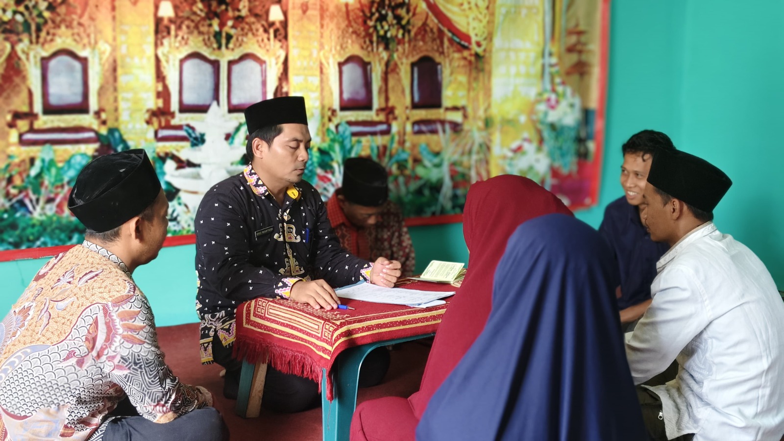 Kepala KUA Pakuan Ratu, Eko Wahyudi, Layani Langsung Akad Nikah di Kantor untuk Catin Asal Gunung Cahya