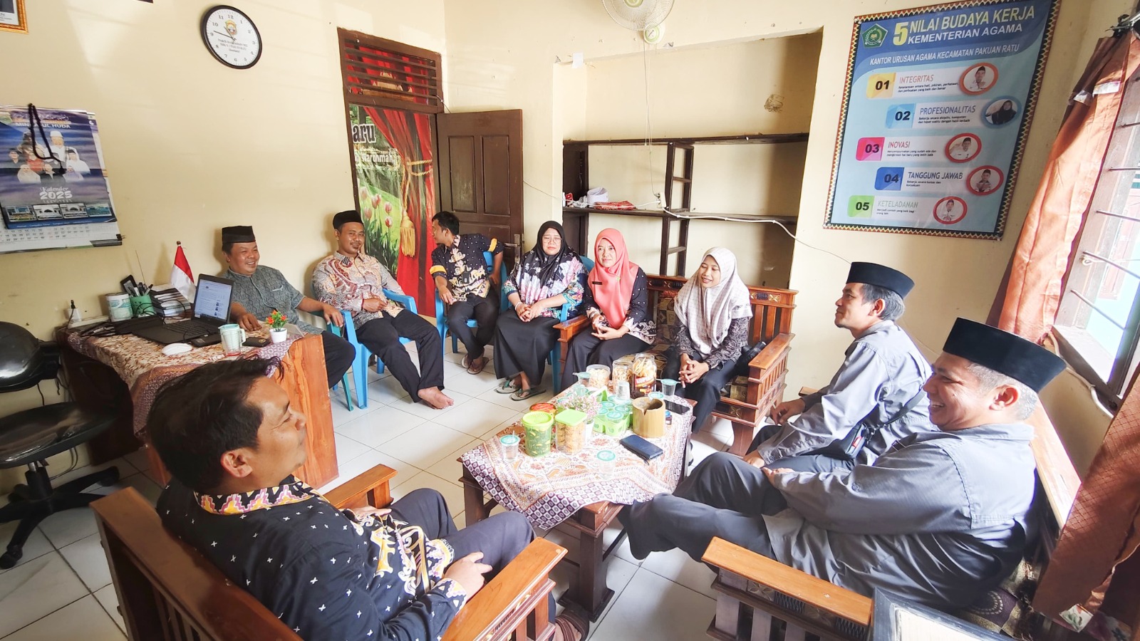 KUA Pakuan Ratu Terima Kunjungan Kerja Kapokjaluh Provinsi Lampung dan Staf Seksi Bimas Islam Kemenag Way Kanan