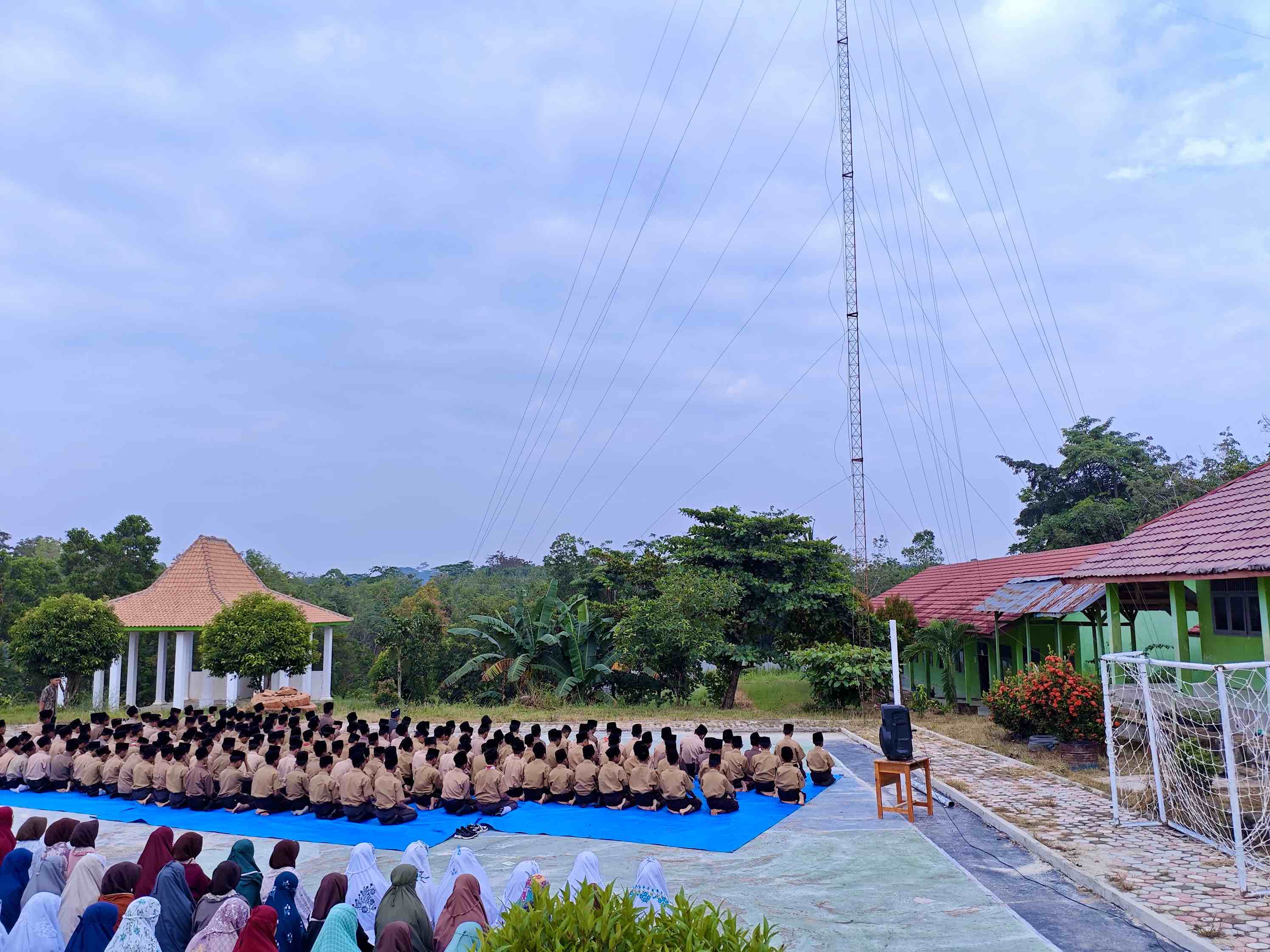 Menjemput Cahaya Pagi: MTsN 2 Way Kanan Laksanakan Shalat Dhuha Rutin Setiap Sabtu