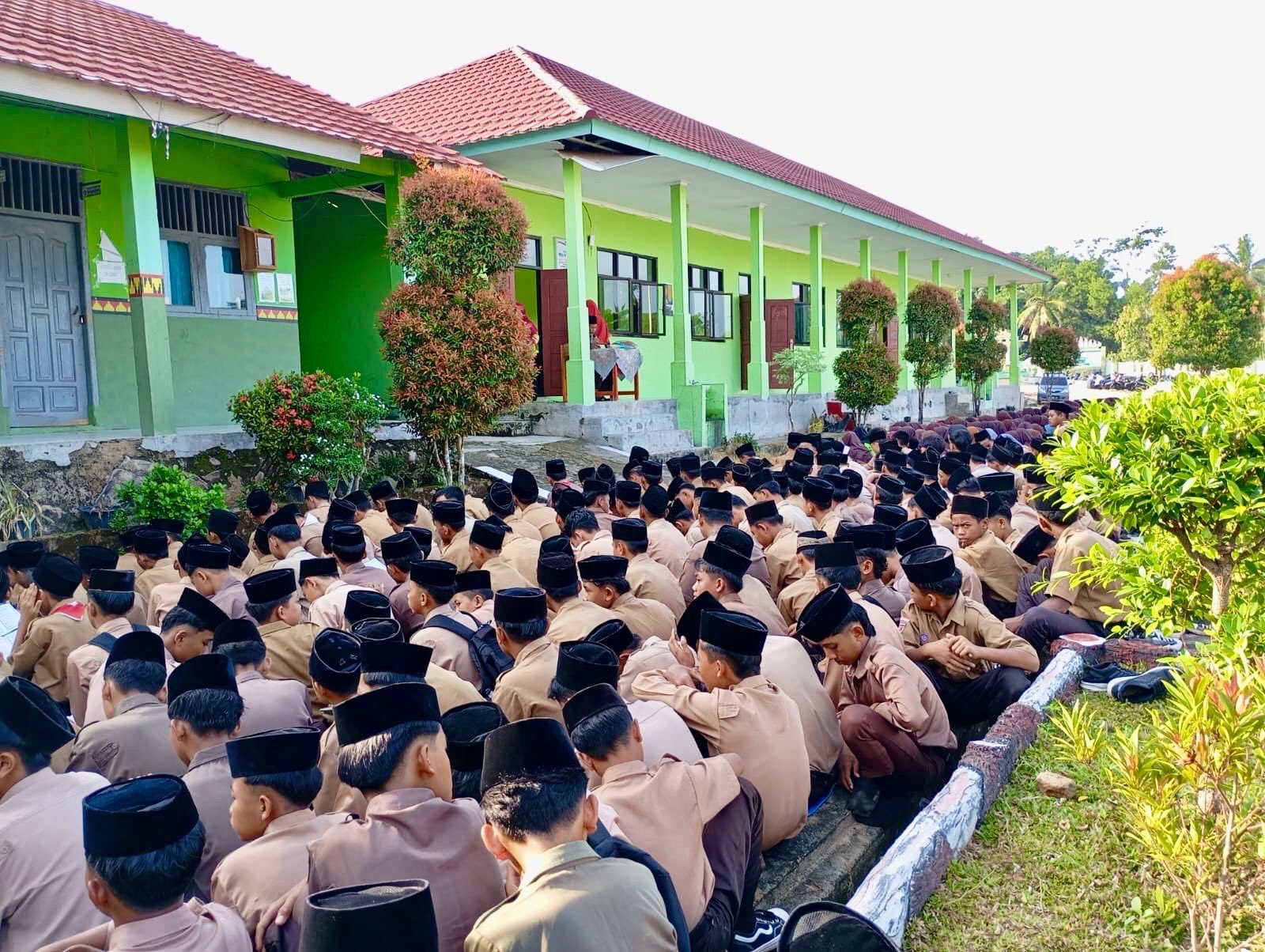 Jumat Penuh Berkah: MTsN 2 Way Kanan Hidupkan Ruh Keislaman Lewat Istighosah