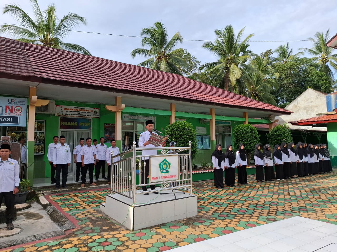 MAN 1 Tanggamus Gelar Upacara  Perdana Pasca Libur Idul Fitri 1446 H