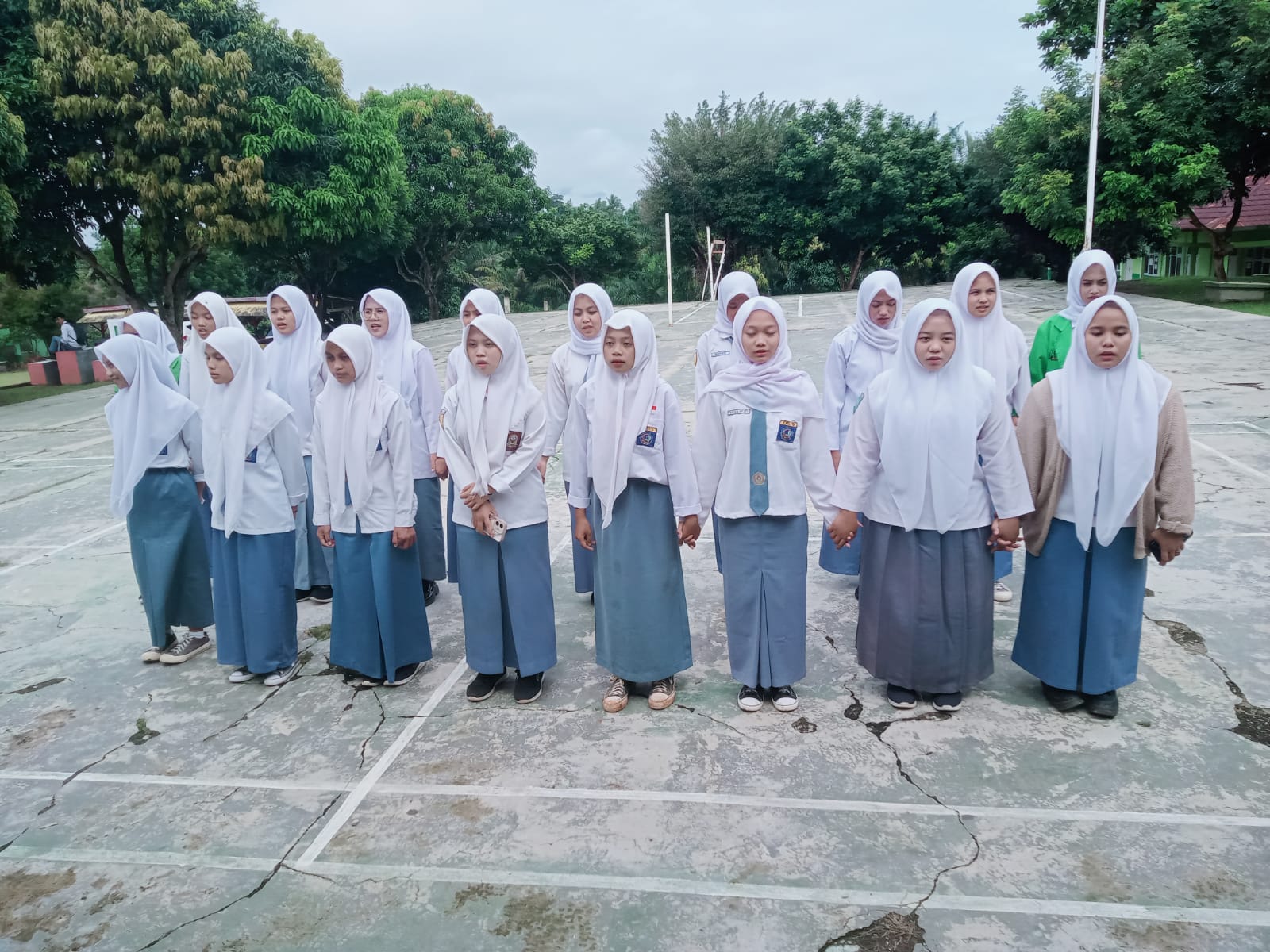 Latihan Intensif Jelang Perpisahan, Siswa Kelas XII MAN 1 Way Kanan Tunjukkan Antusiasme dan Semangat Kolaboratif