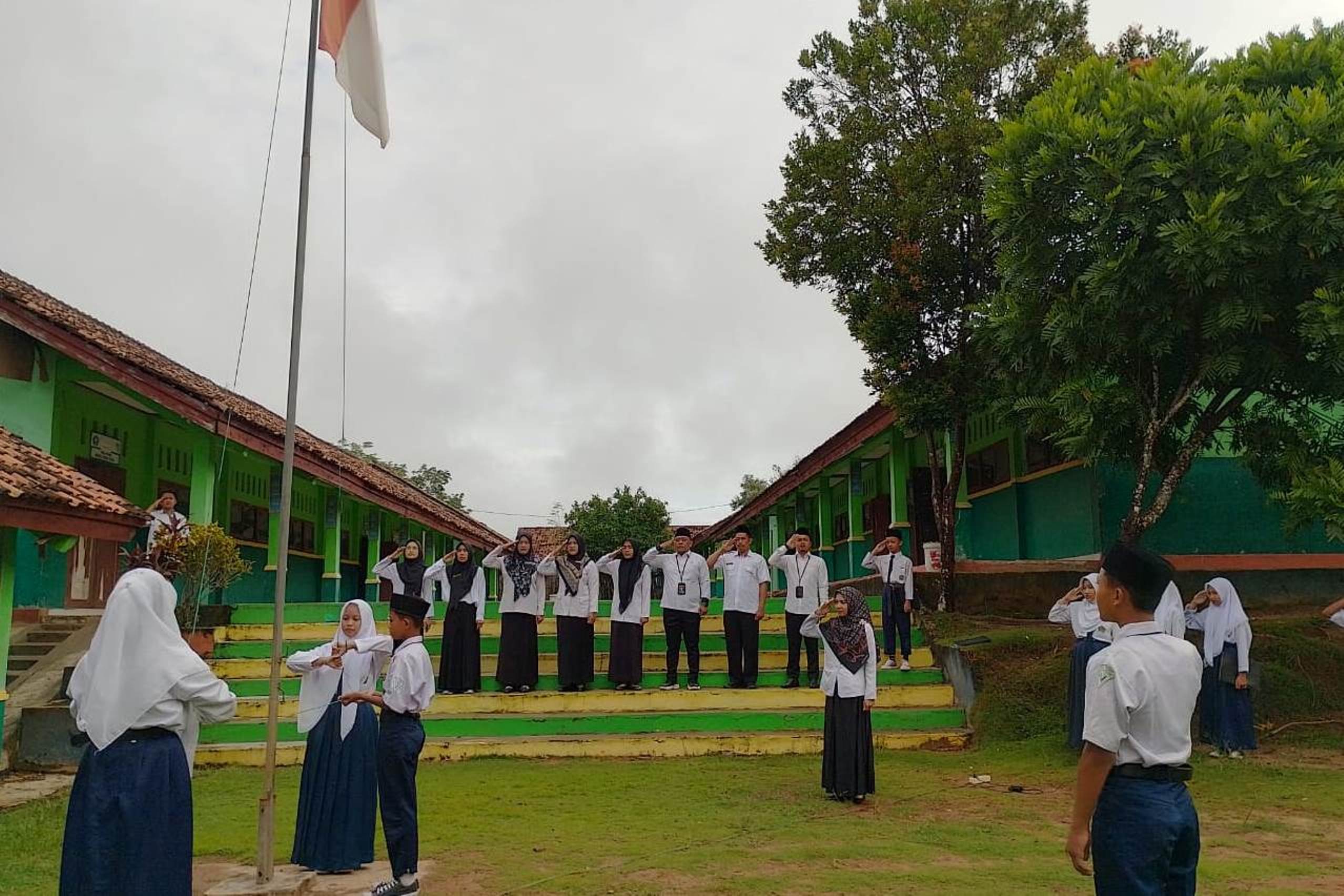 Motivasi Belajar Kelas IX Jadi Fokus Utama dalam Upacara Senin di MTsN 2 Way Kanan Kampus 2