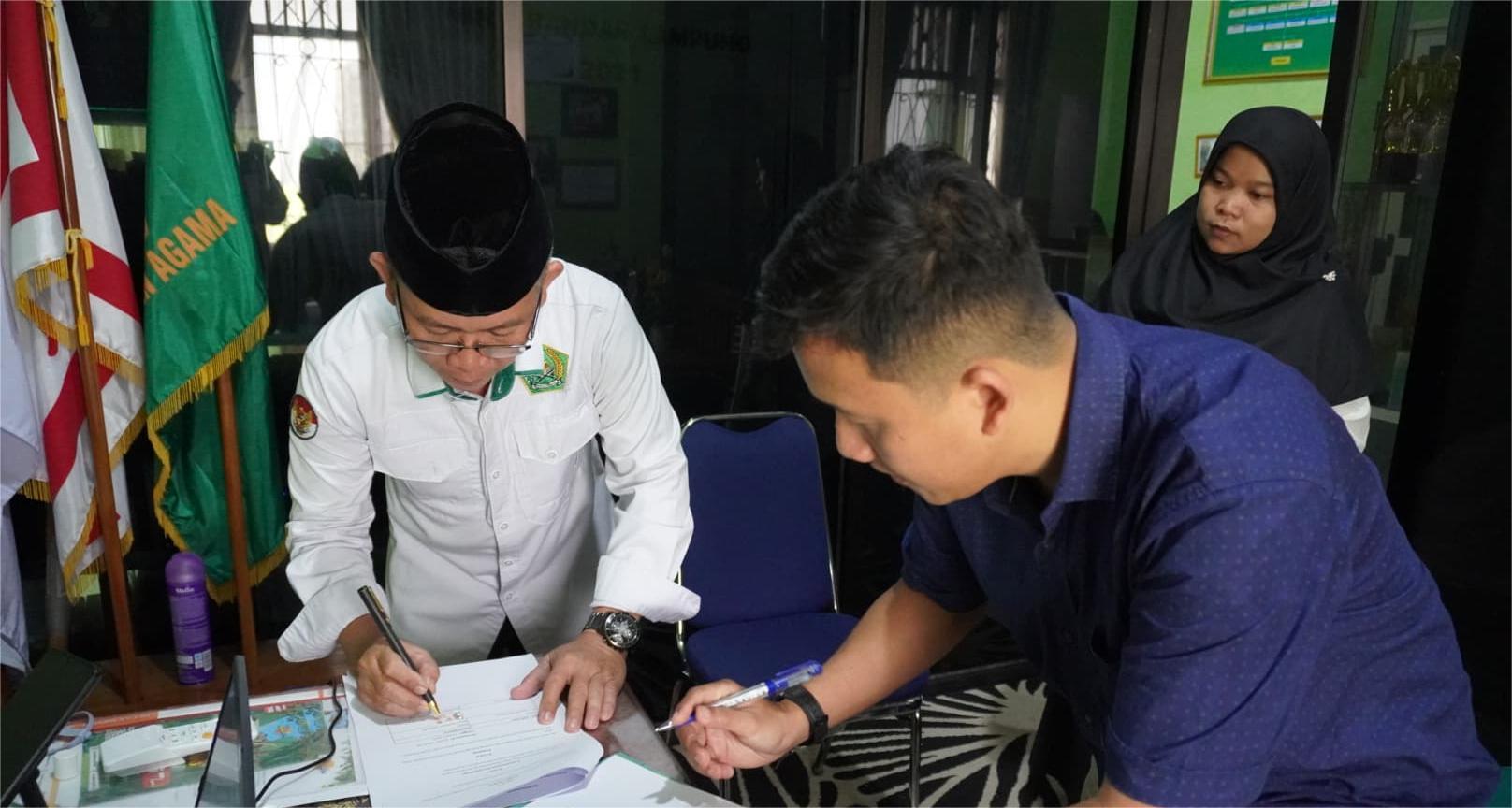 MIN 1 Bandar Lampung Tandatangani MoU Kerjasama Penyelenggaraan Ujian Online Berbasis Komputer (CBT) dengan Almaira Indonesia