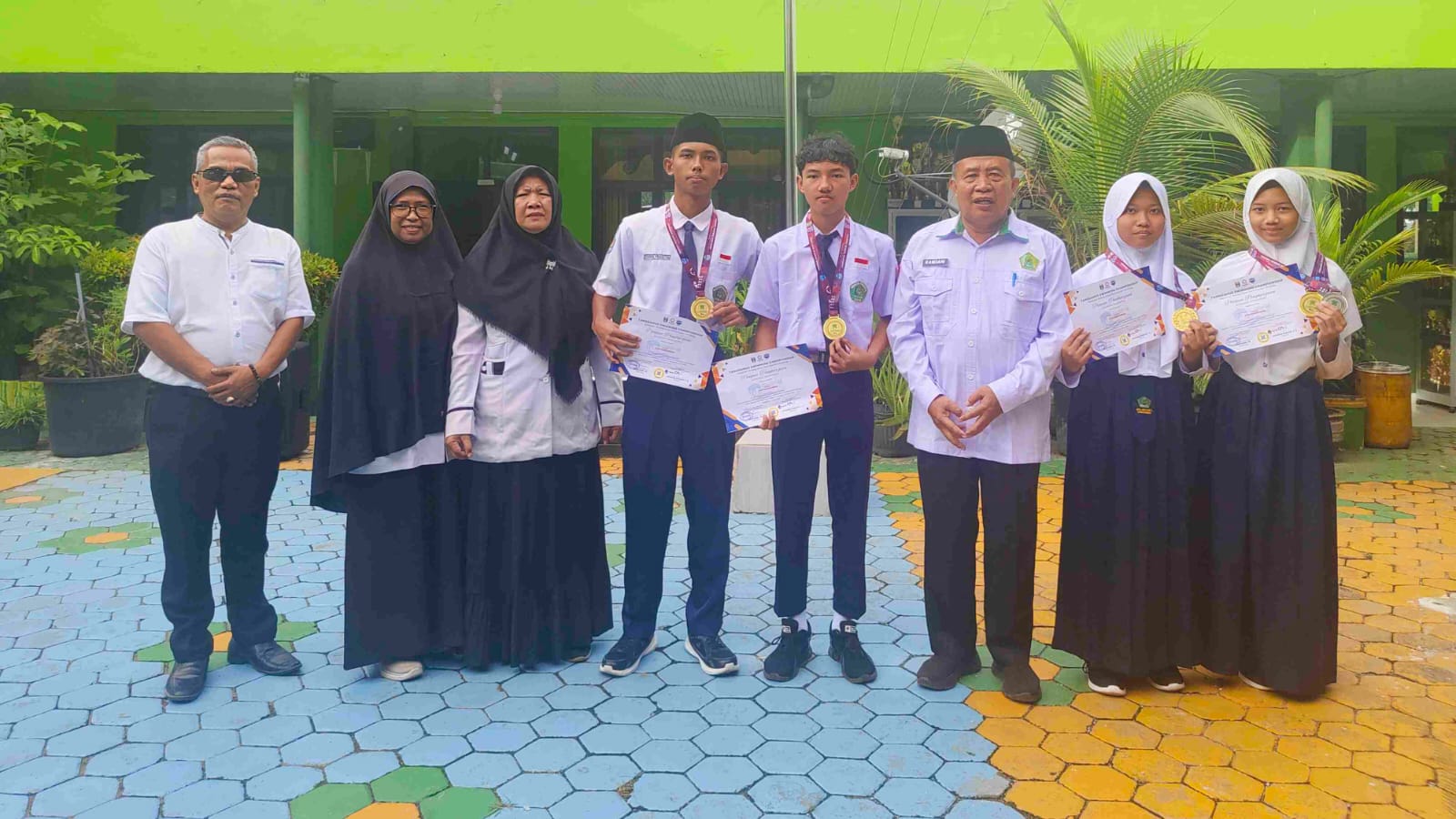 Kecepatannya Tak Terbendung! MTsN 1 Tanggamus Ukir Prestasi di Tanggamus Swimming Championship 2025