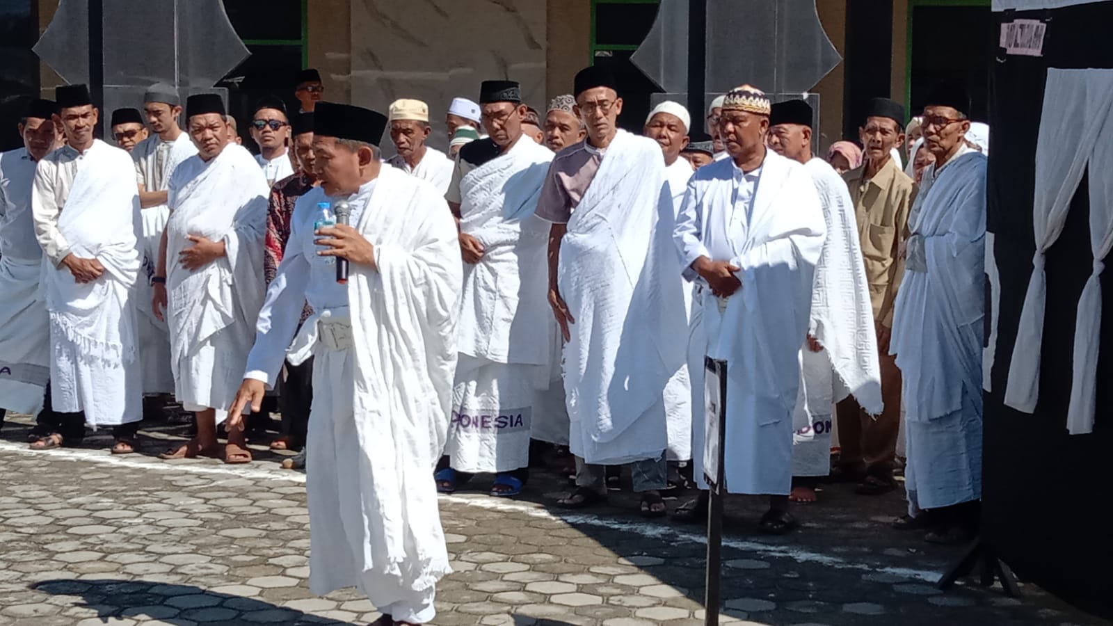 Baradatu: Perbedaan Haji Syariat Dan Haji Hakikat.