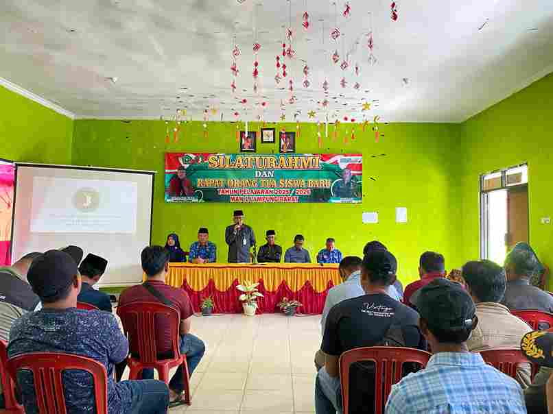 Bangun Sinergi Sejak Awal, MAN 1 Lampung Barat Gelar Rapat Orang Tua Siswa Baru TP. 2025/2026
