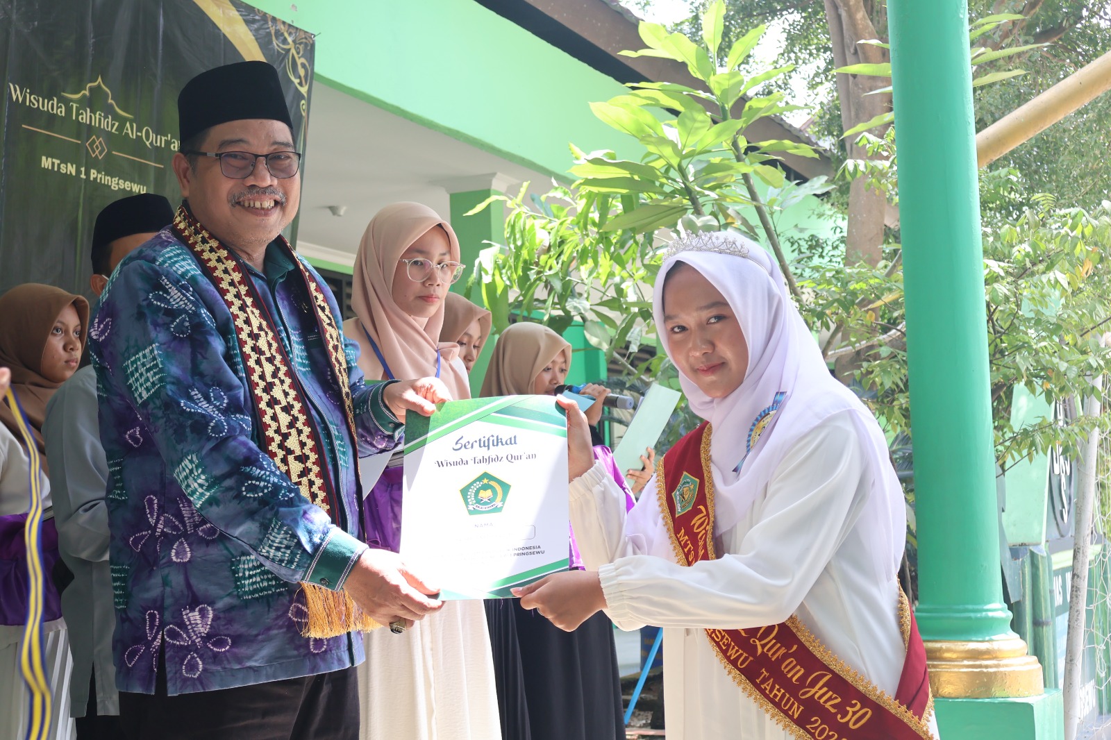 MTsN1 Pringsewu Gelar Wisuda Tahfidz Qur'an Ke - IX, Marwansyah : "Jaga hafalan juga tanggung jawab orang tua"