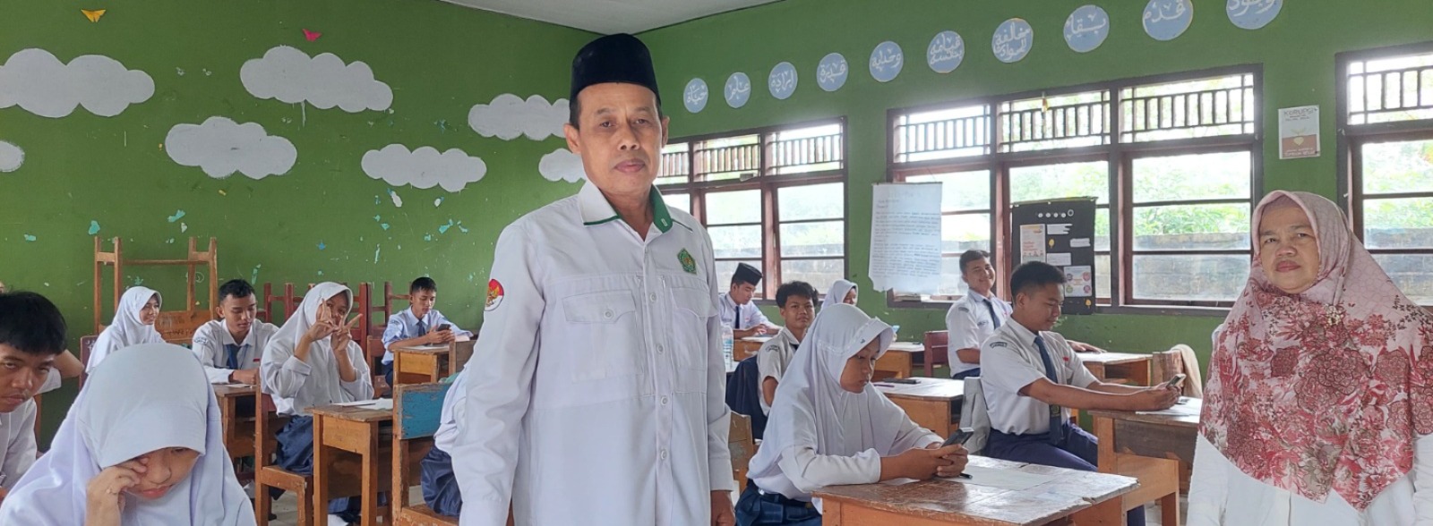 Pengawas Kemenag Mesuji Pantau Langsung Pelaksanaan Ujian Madrasah MTsN 1 Mesuji