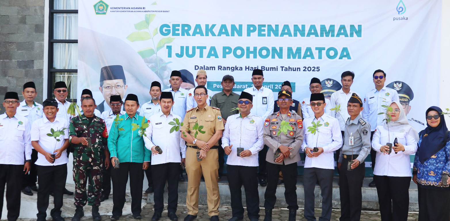 Peringati Hari Bumi 2025 Kemenag Pesisir Barat Laksanakan Kegiatan Gerakan Penanaman 1 Juta Pohon Matoa