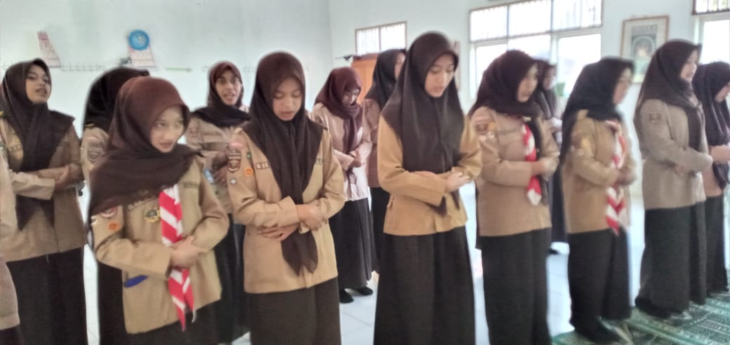 Internalisasi Nilai Spiritual dalam Pendidikan: Pembinaan Sholat Berjamaah di MAN 1 Way Kanan