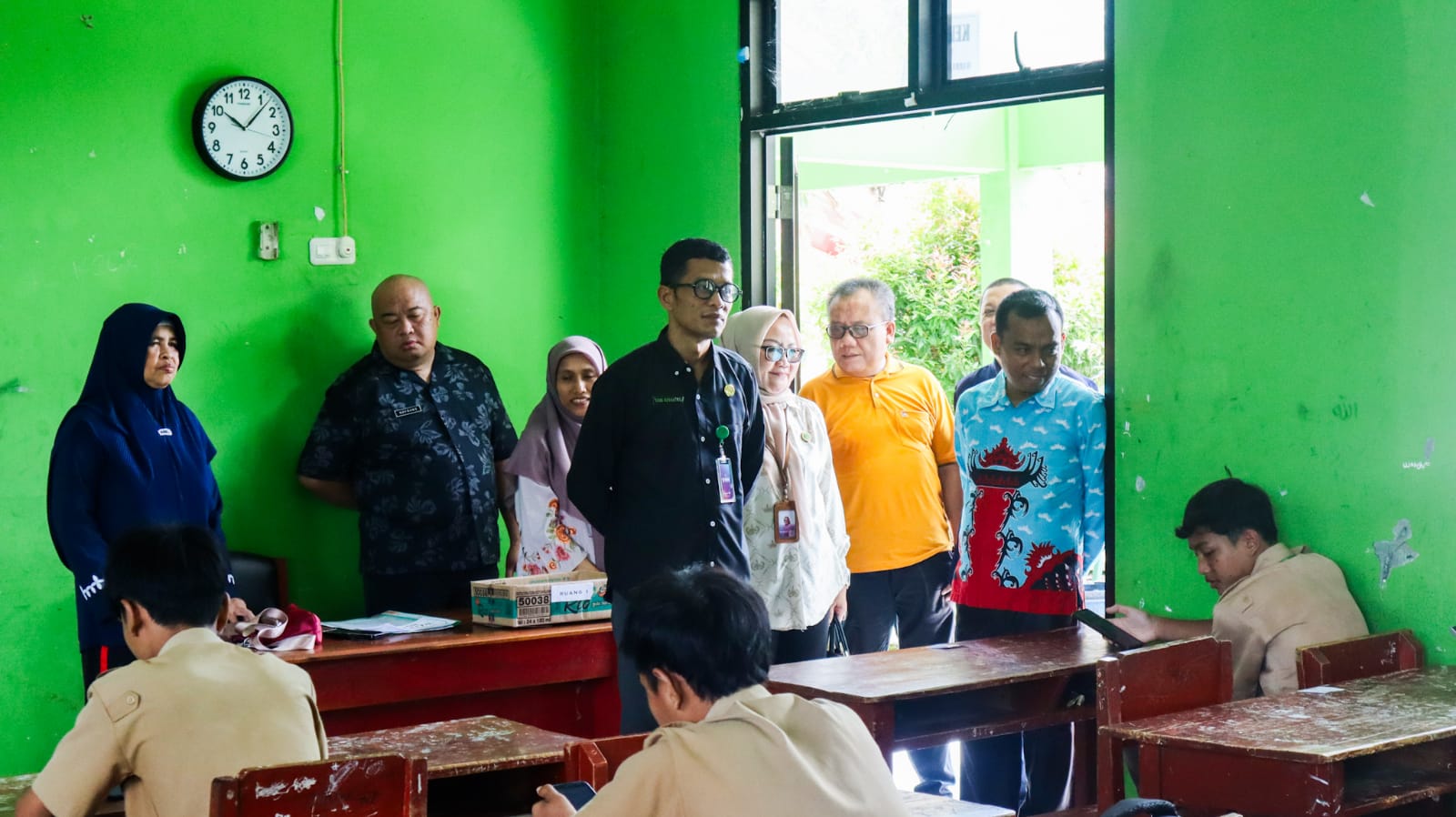 Tim Pendidikan Madrasah Kanwil Kemenag Lampung Monitoring Ujian Madrasah di MTsN 1 Pesawaran