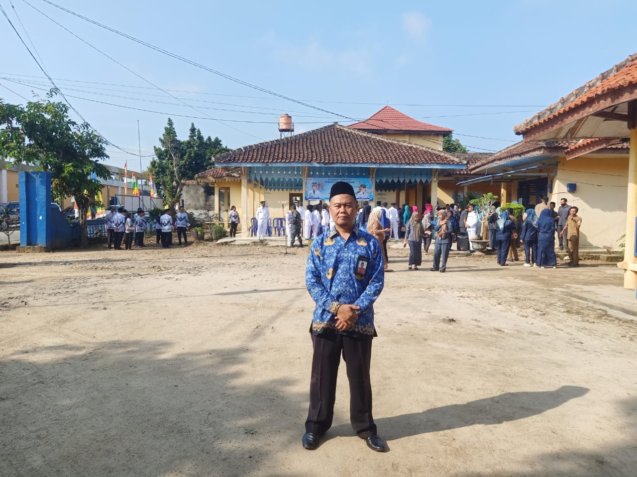 Kepala TU MAN 1 Way Kanan Hadiri Upacara HUT Way Kanan ke-26: Wujud Partisipasi Dunia Pendidikan dalam Pembangunan Daerah