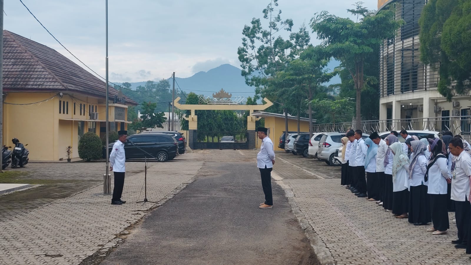 Kepala Kemenag Pesawaran Pimpin Apel Pagi, Tegaskan Disiplin ASN dan Penyesuaian Jadwal Piket