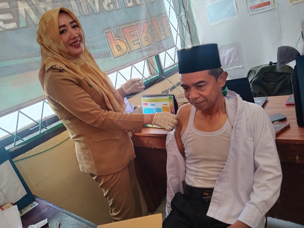 Sebagai Persiapan Pembina Petugas Haji Daerah, Kasubbag TU Marsudi, Ikuti Vaksinasi Meningitis