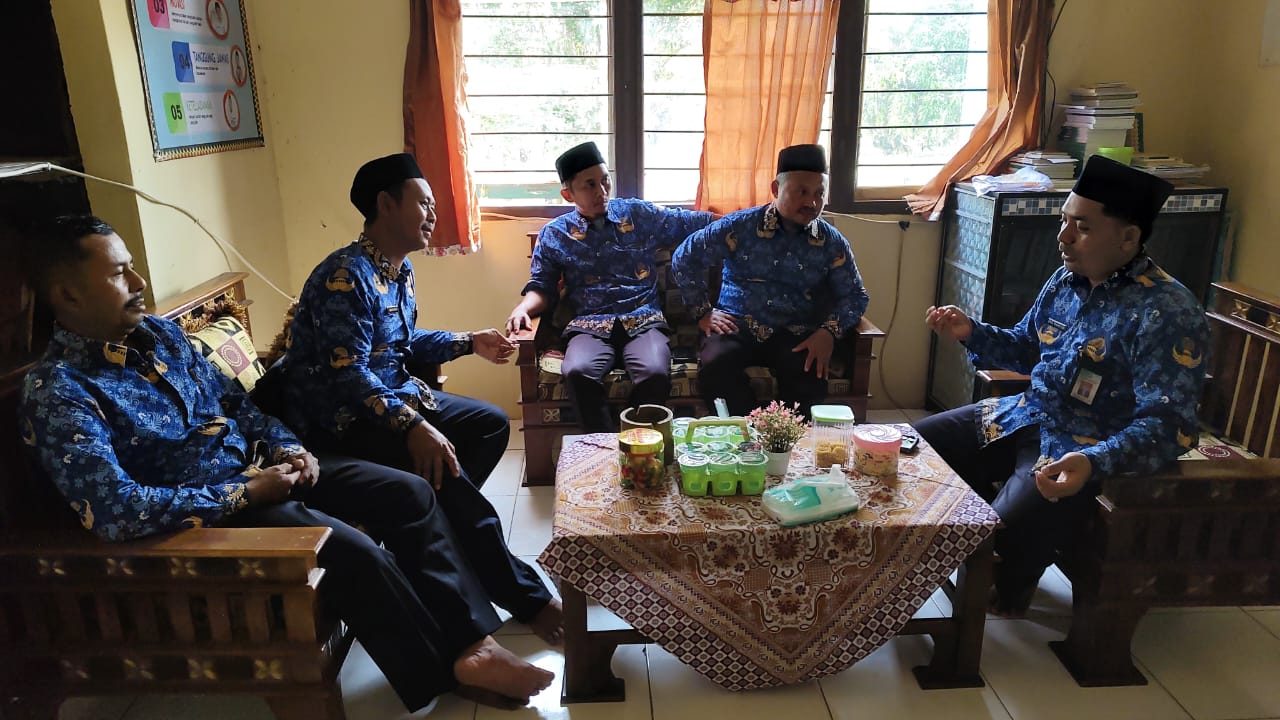 Waka Sarpras MTsN 2 Way Kanan Lakukan Silaturahmi dan Koordinasi ke Kantor KUA Pakuan Ratu