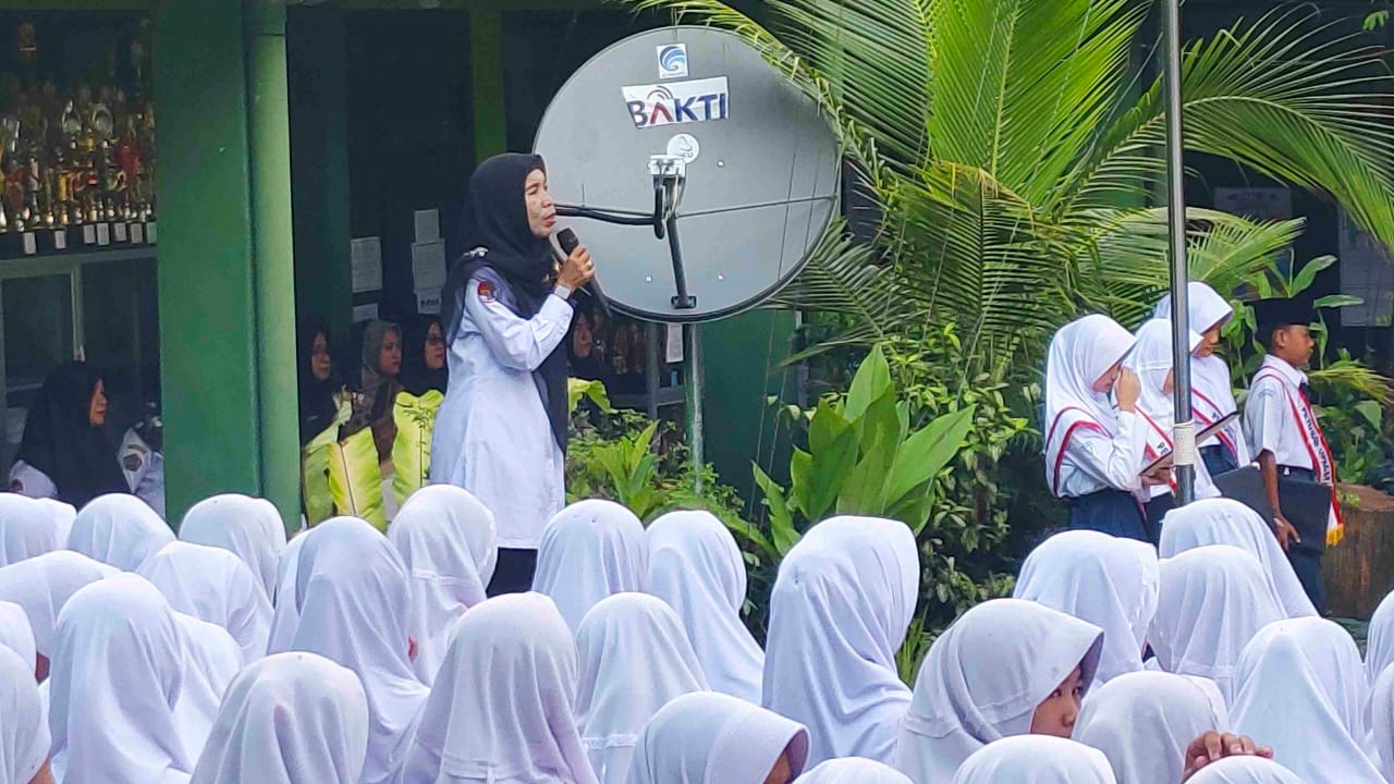 Semangat Kepramukaan Warnai Upacara MTsN 1 Tanggamus, Nurhasanah Dorong Siswa Belajar dengan Cerdas dan Gembira