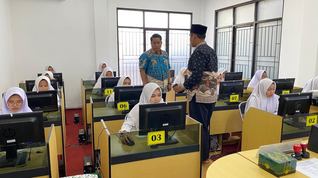 Kemenag Tanggamus Monitoring UAN Kesetaraan di Pesantren Muhammadiyah Sabilil Muttaqien
