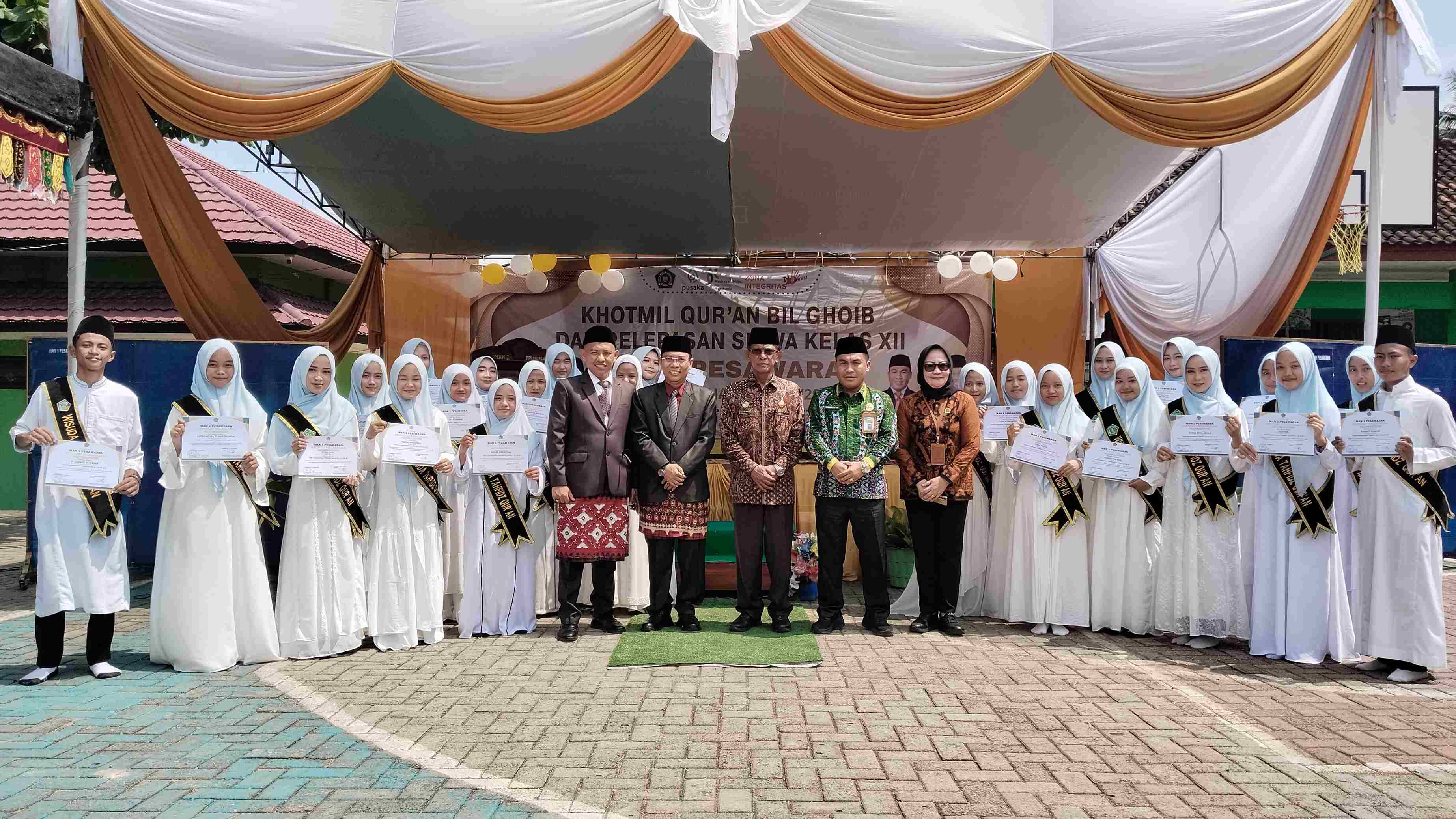 Ka. Kemenag Pesawaran Sampaikan 3 Pesan Penting Saat Hadiri Khotmil Qur’an dan Pelepasan Siswa MAN 1 Pesawaran