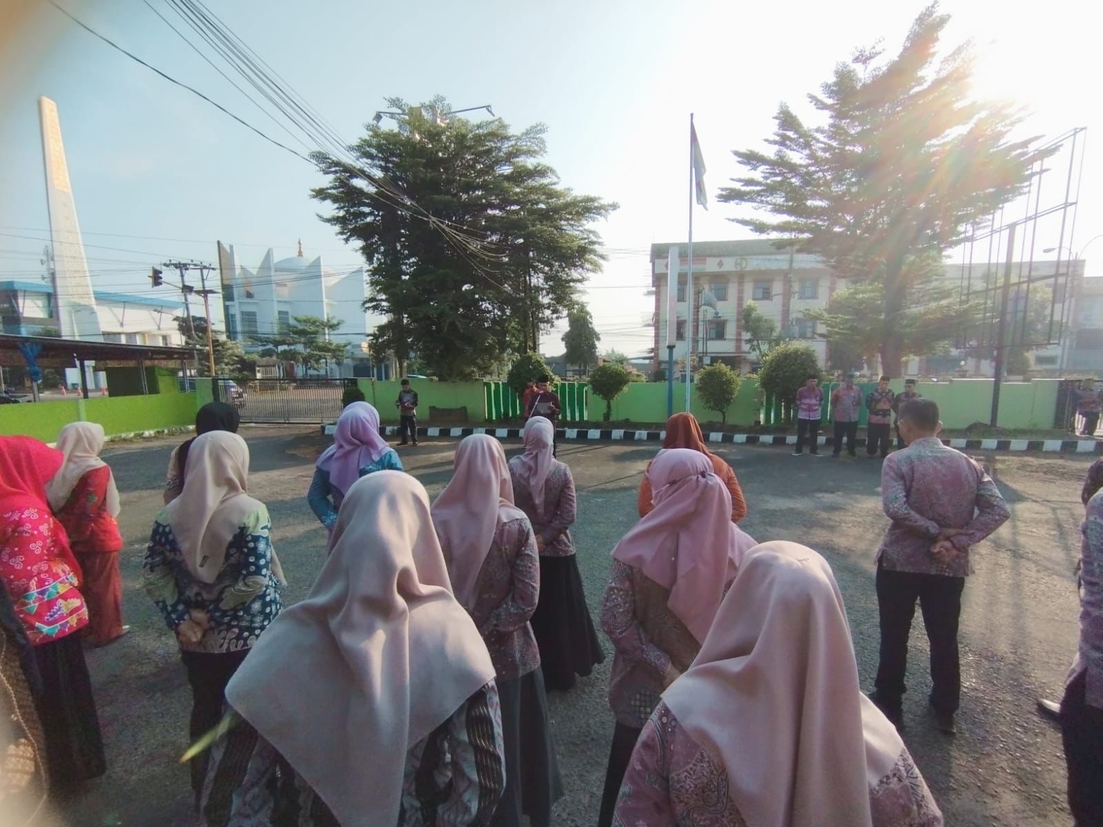Semangat Hardiknas, Kemenag Lampung Utara Gelar Upacara Penuh Khidmat