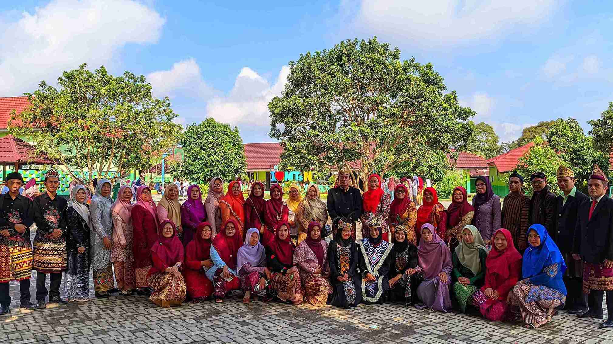 Semarak Hardiknas di MTsN 1 Lampung Barat: Kolaborasi ASN, Guru, dan Siswa Wujudkan Pendidikan Berkualitas