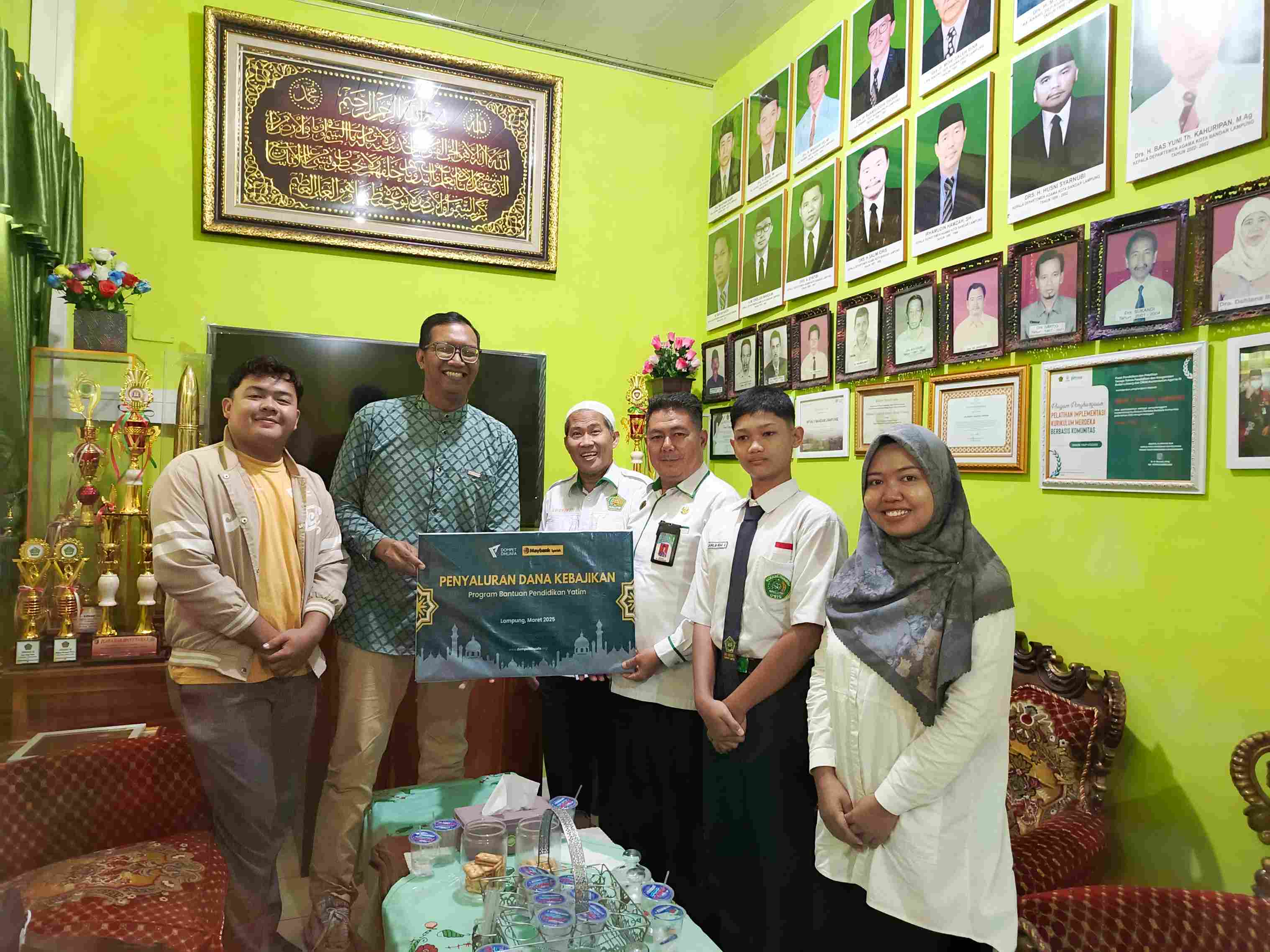 Dompet Dhuafa dan MyBank Salurkan Bantuan Pendidikan untuk Siswa Yatim di MTsN 1 Bandar Lampung