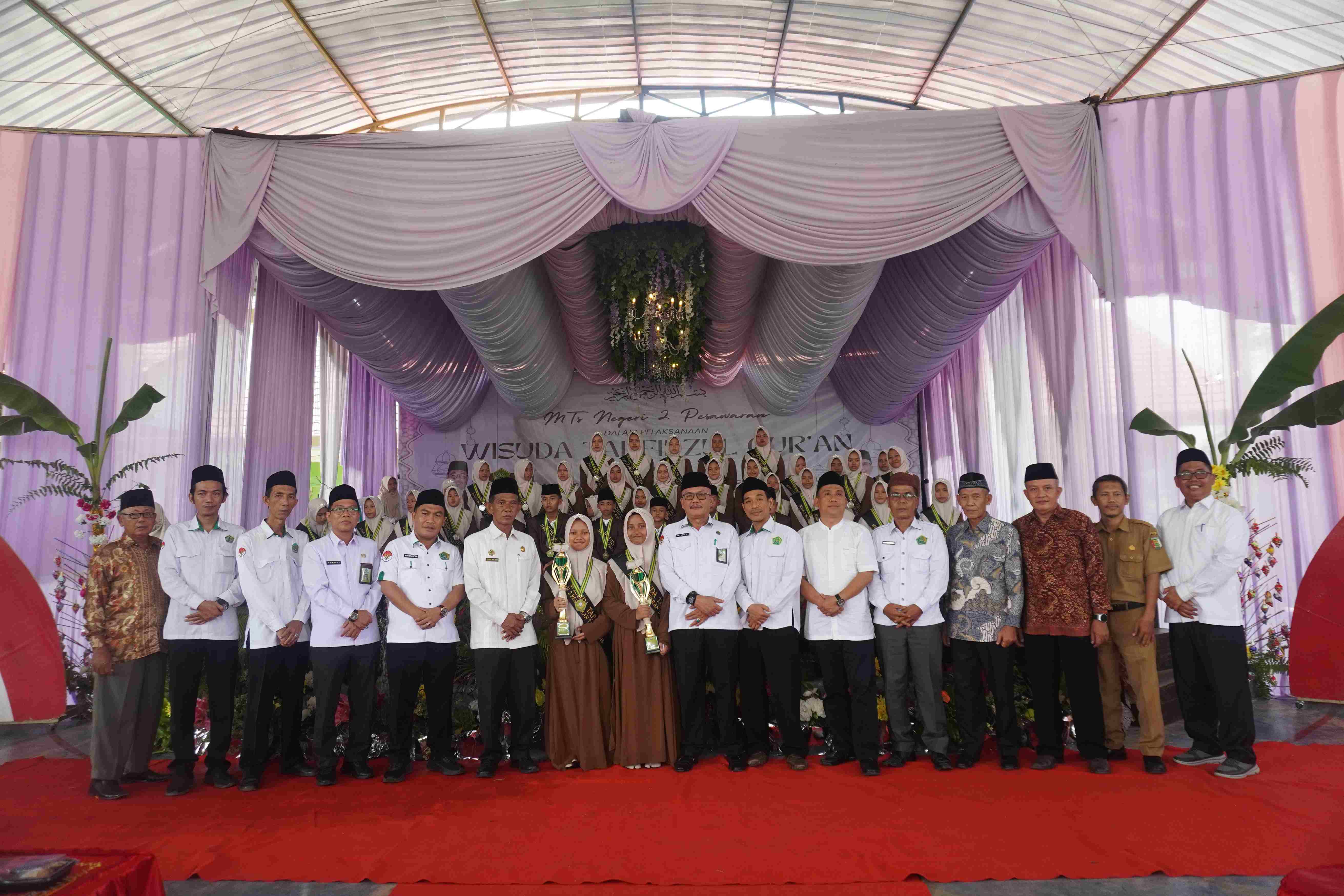 Farid Wajedi Sampaikan Pesan Penting Saat Menghadiri Wisuda Tahfidz Di MTsN 2 Pesawaran