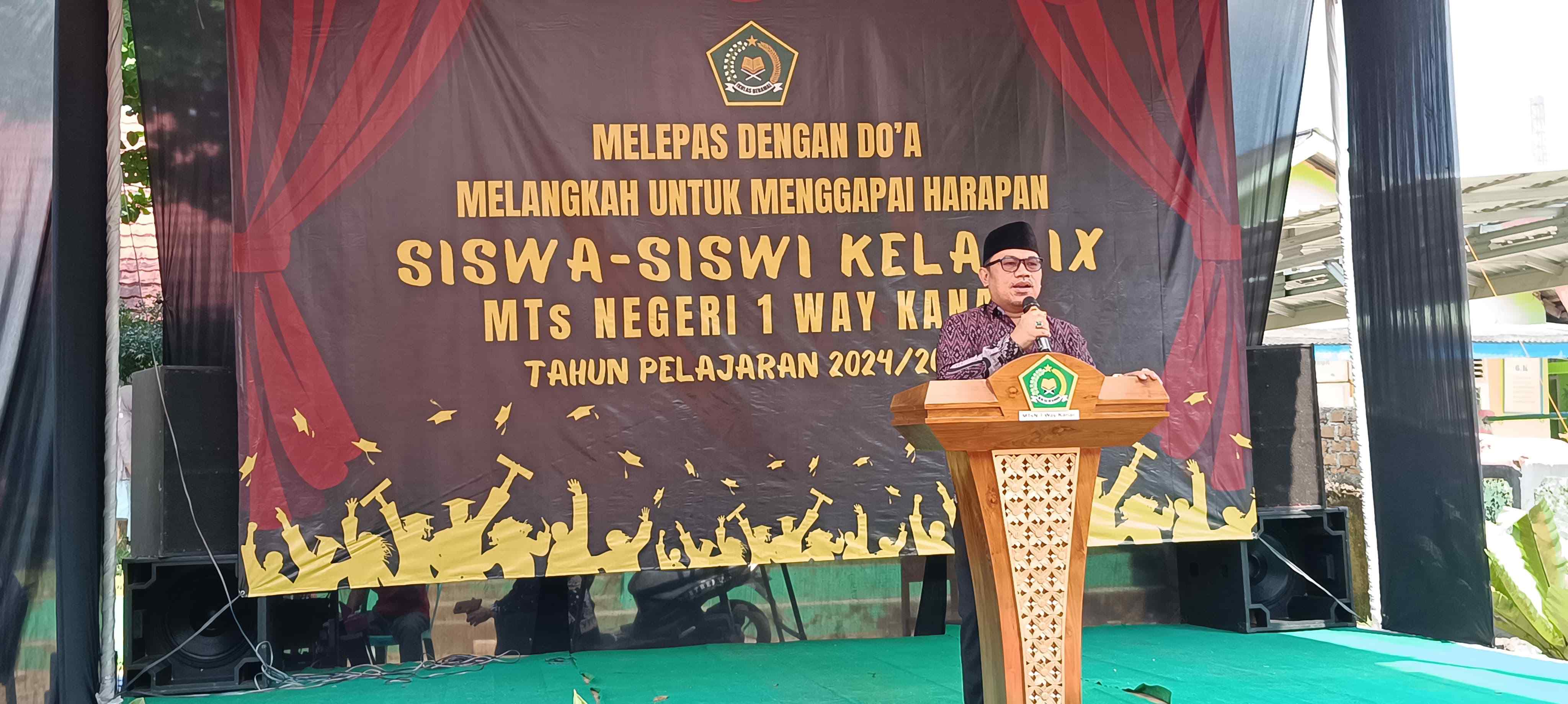 Kepala Kemenag Hadiri Pelepasan Siswa MTsN 1 Way Kanan, Dorong Semangat untuk Lanjutkan Pendidikan