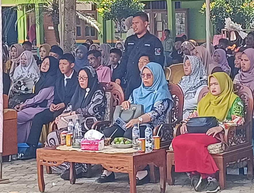 Kepala MIN 1 Way Kanan hadiri acara Melepas dengan Doa siswa/i MTsN 1 Way Kanan serta Lounching PTSP