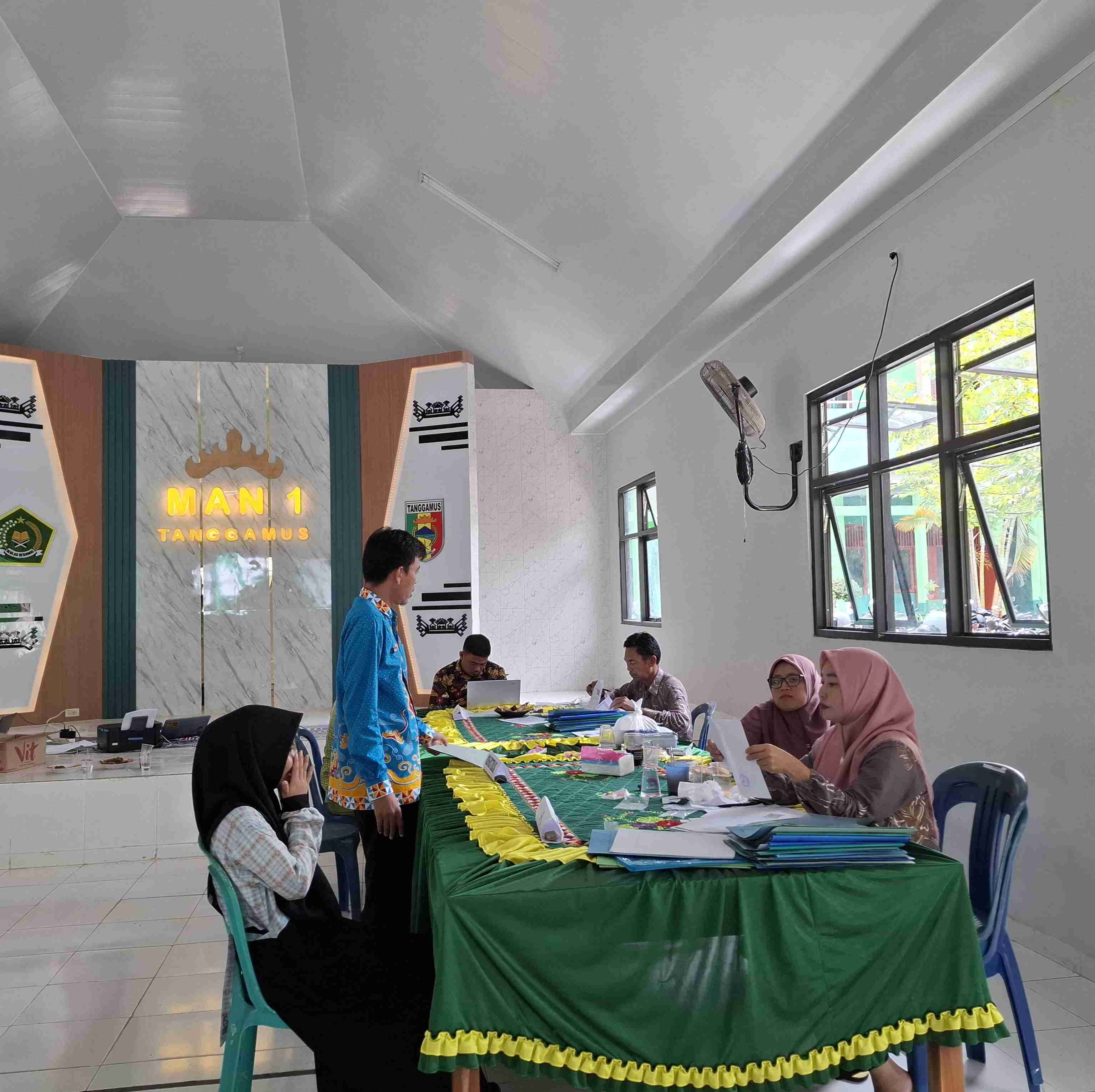 MAN 1 Tanggamus Gelar Verifikasi Berkas Jalur Reguler