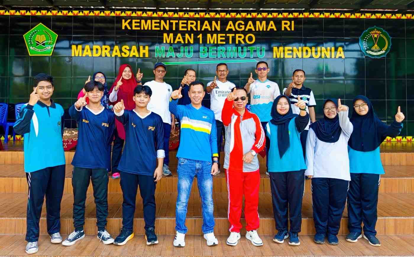 Kolaborasi MAN 1 Metro dan BSI Beri Beasiswa Pendidikan Kepada Siswa Berprestasi Nasional dan Provinsi