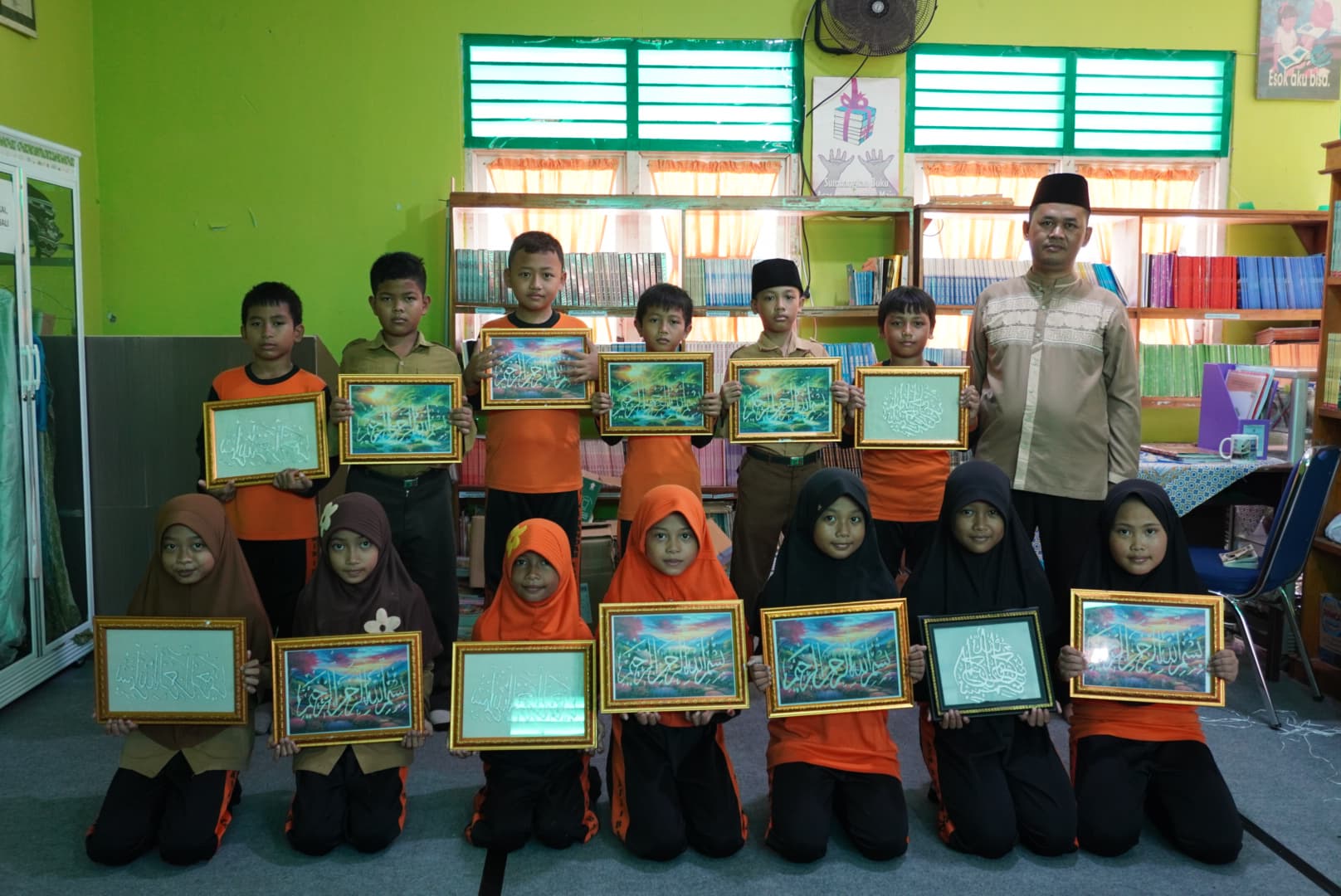 Arabic Club MIN 1 Bandar Lampung Gelar Latihan Buat Kaligrafi Tahun 2025.