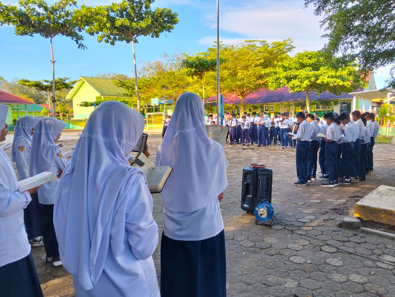 MTsN 1 Way Kanan Gelar Rutinan Pagi Hafalan Asmaul Husna dan Tahfiz Quran  Demi Mewujudkan Generasi Qurani Sejak Dini