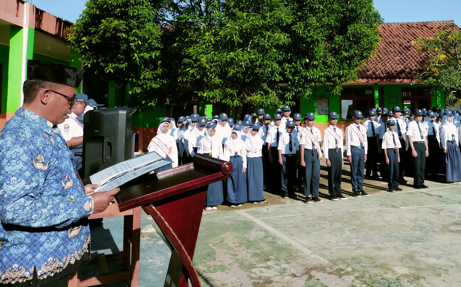 Penghulu KUA Blambangan Umpu Menghadiri Upacara Hardiknas Ke-117 di SMPN 1 Blambangan Umpu