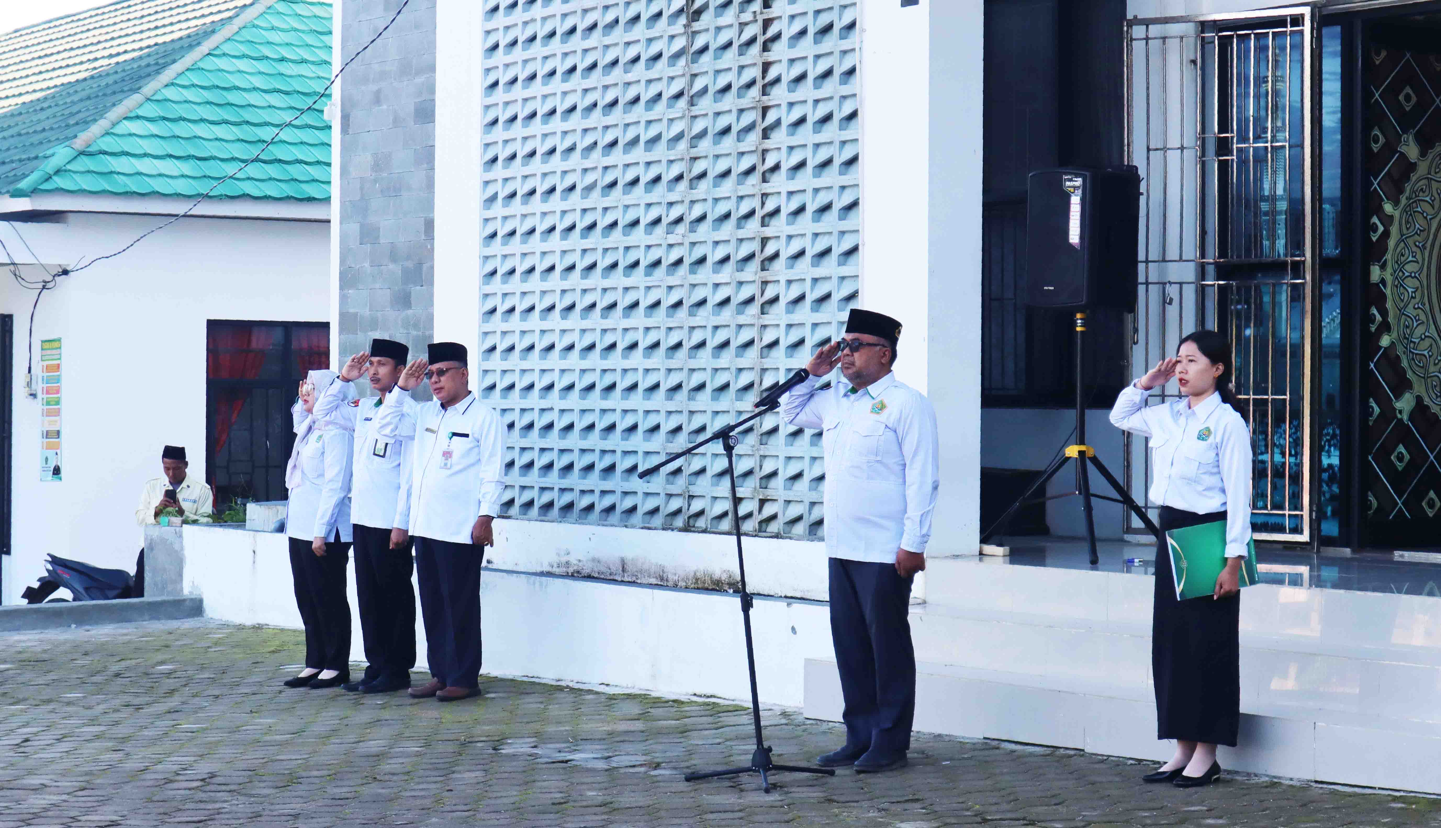 Kasubbag TU Kemenag Pesisir Barat Sampaikan Amanat Menkominfo dalam Upacara Harkitnas ke 117