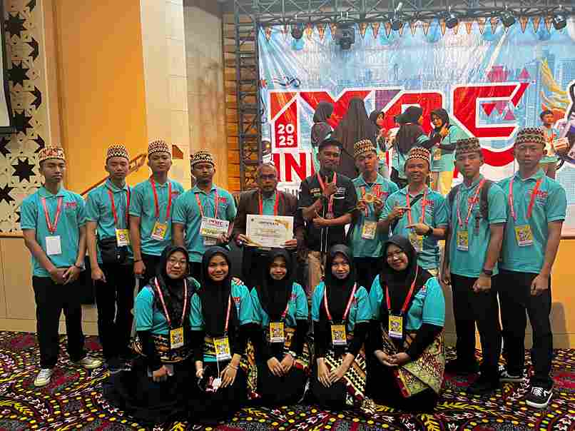 “Smart Romansa” Raih Emas di IYRC 2025, Kepala MAN 1 Lampung Barat Sabet STEAM Leader Award