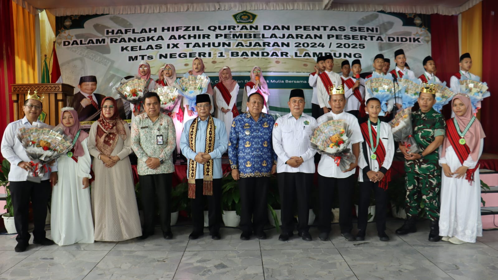 Penuh Haru! Mahkota Akhirat Dikenakan; Wakil Wali Kota Saksikan Haflah Hifzul Qur’an di MTsN 1 Bandar Lampung