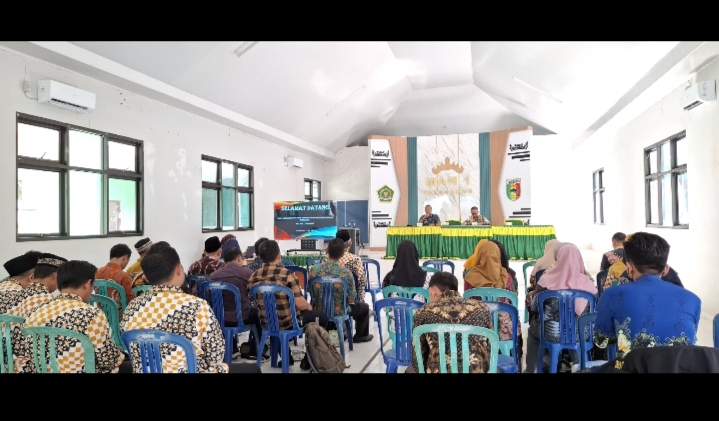Kepala Madrasah dan Kurikulum MAN 1 Tanggamus Buka Langsung Sosialisasi Petunjuk Teknis dan Pembagian Blanko Ijazah Madrasah Se-KKM MA Kabupaten Tanggamus
