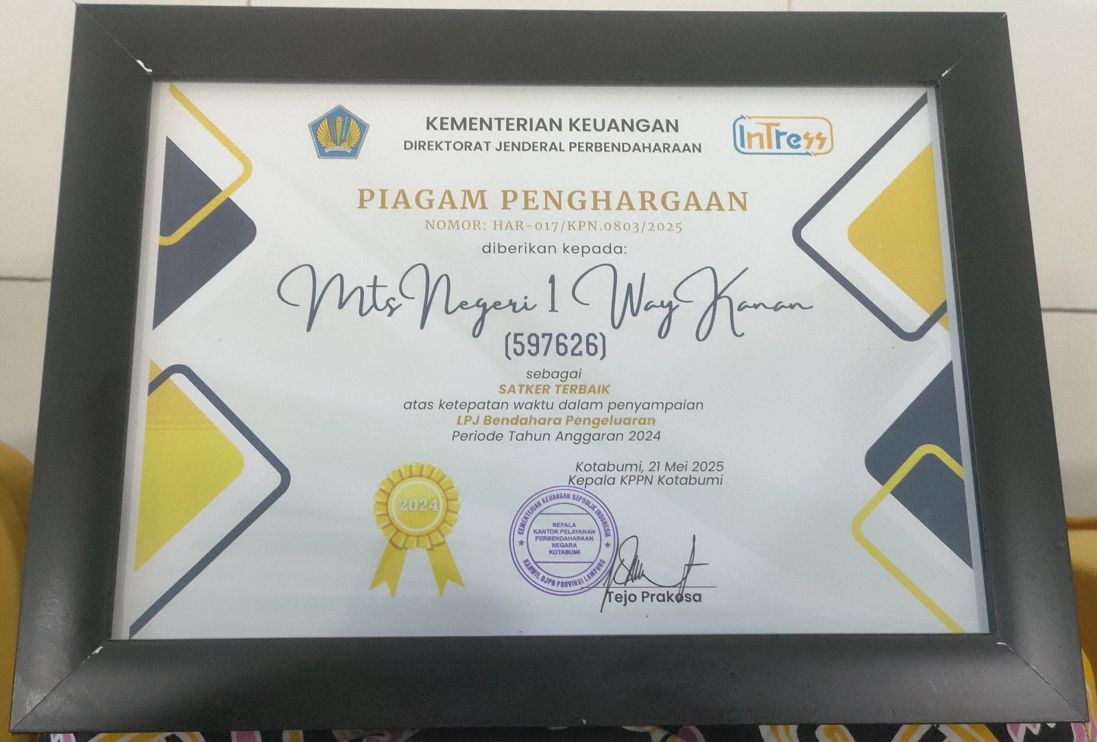 MTsN 1 Way Kanan Raih Penghargaan Satker Terbaik Dalam Penyampaian LPJ Bendahara Pengeluaran TAHUN 2024