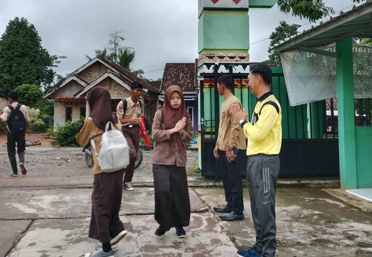 Pendidikan Holistik di Era Modern: MAN 1 Way Kanan Padukan Spiritualitas dan Sains Lingkungan