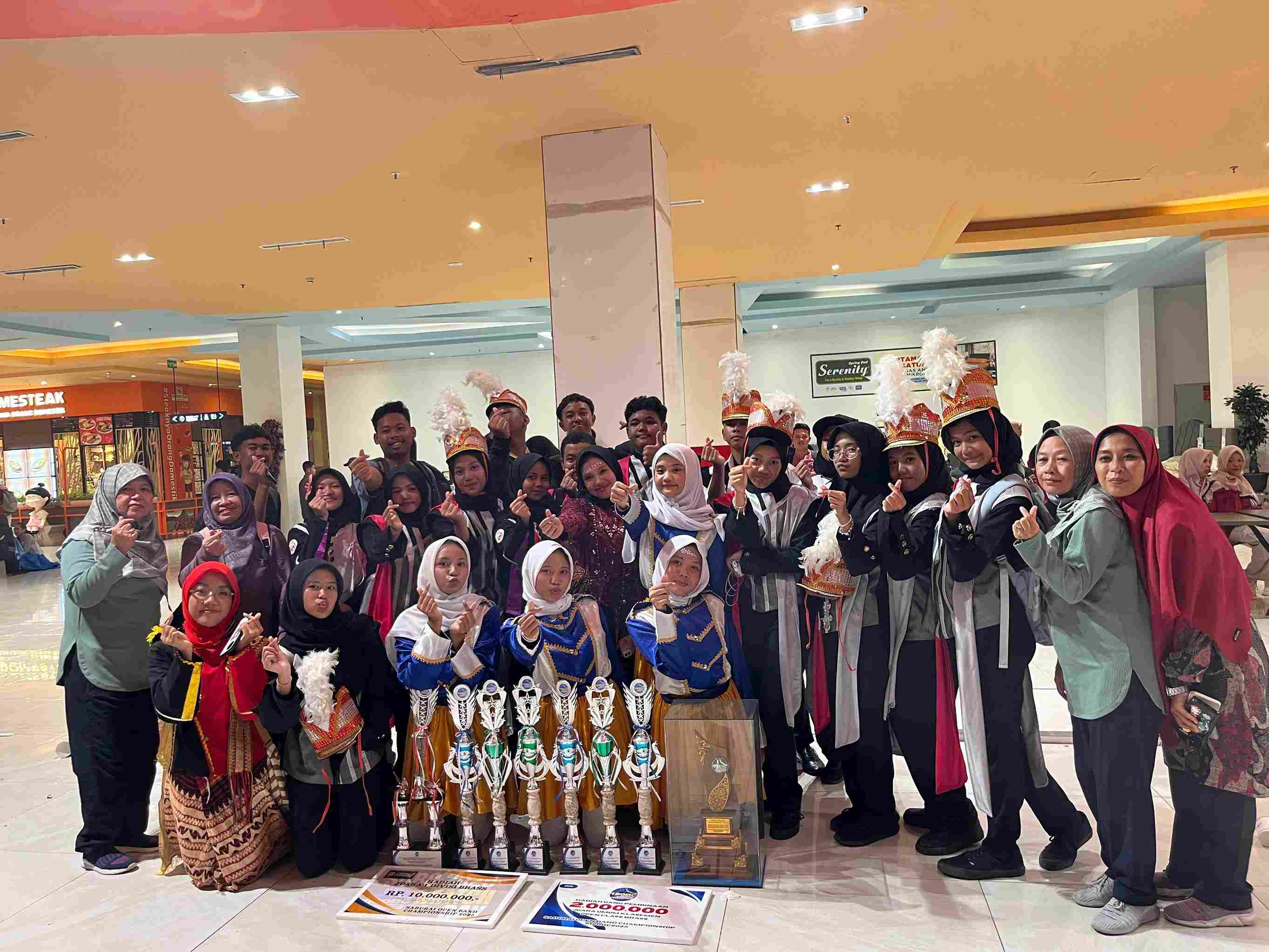 Malam Penuh Prestasi: Drumband MTsN 1 Bandar Lampung Sabet Gelar Juara Umum di SOBC Tahun 2025