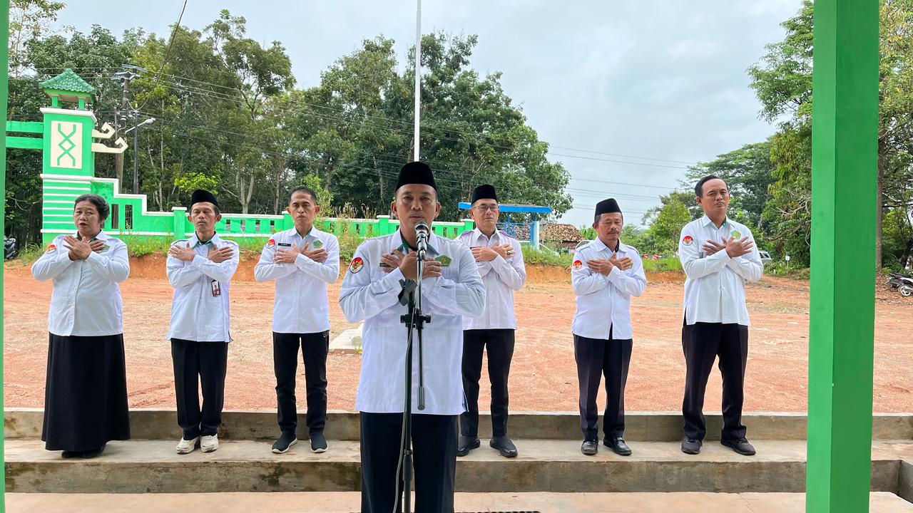 Apel Pagi Kemenag Way Kanan, Kepala KUA Way Tuba Ajak Pegawai Luruskan Niat dan Tanamkan Semangat Berkurban