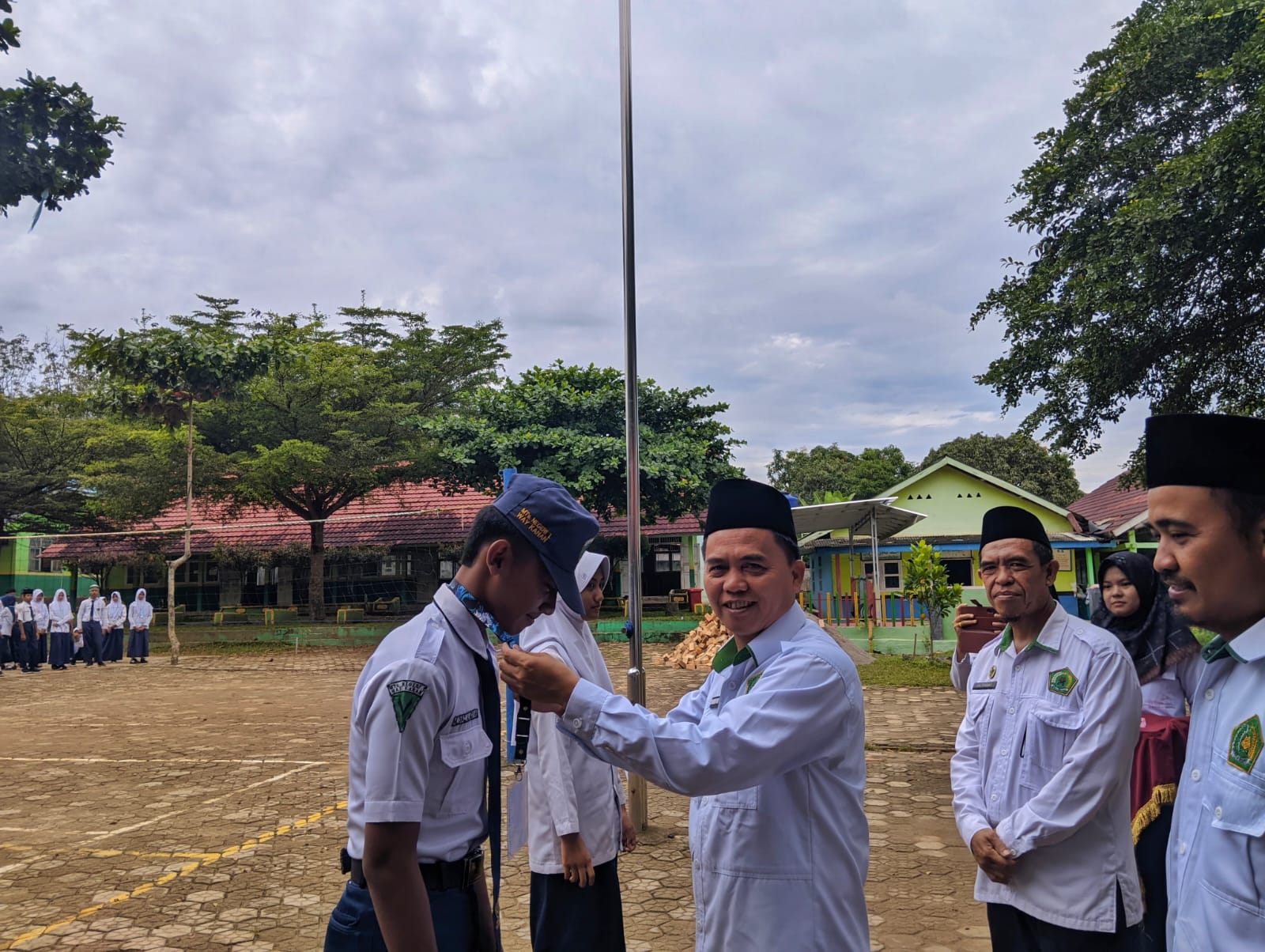 MTsN 1 Way Kanan Gelar Penyematan Nomor Ujian Secara Simbolis, Kepala Madrasah Beri Semangat Siswa Hadapi Ujian