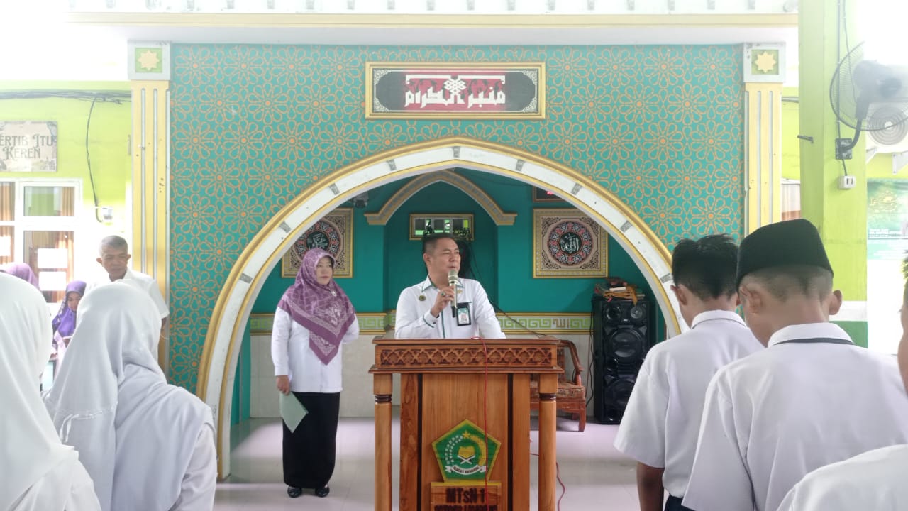 Pembukaan Ujian Sumatif Akhir Semester Genap Kelas 7 & 8 MTsN 1 Bandar Lampung TP. 2024/2025 Berlangsung Khidmat