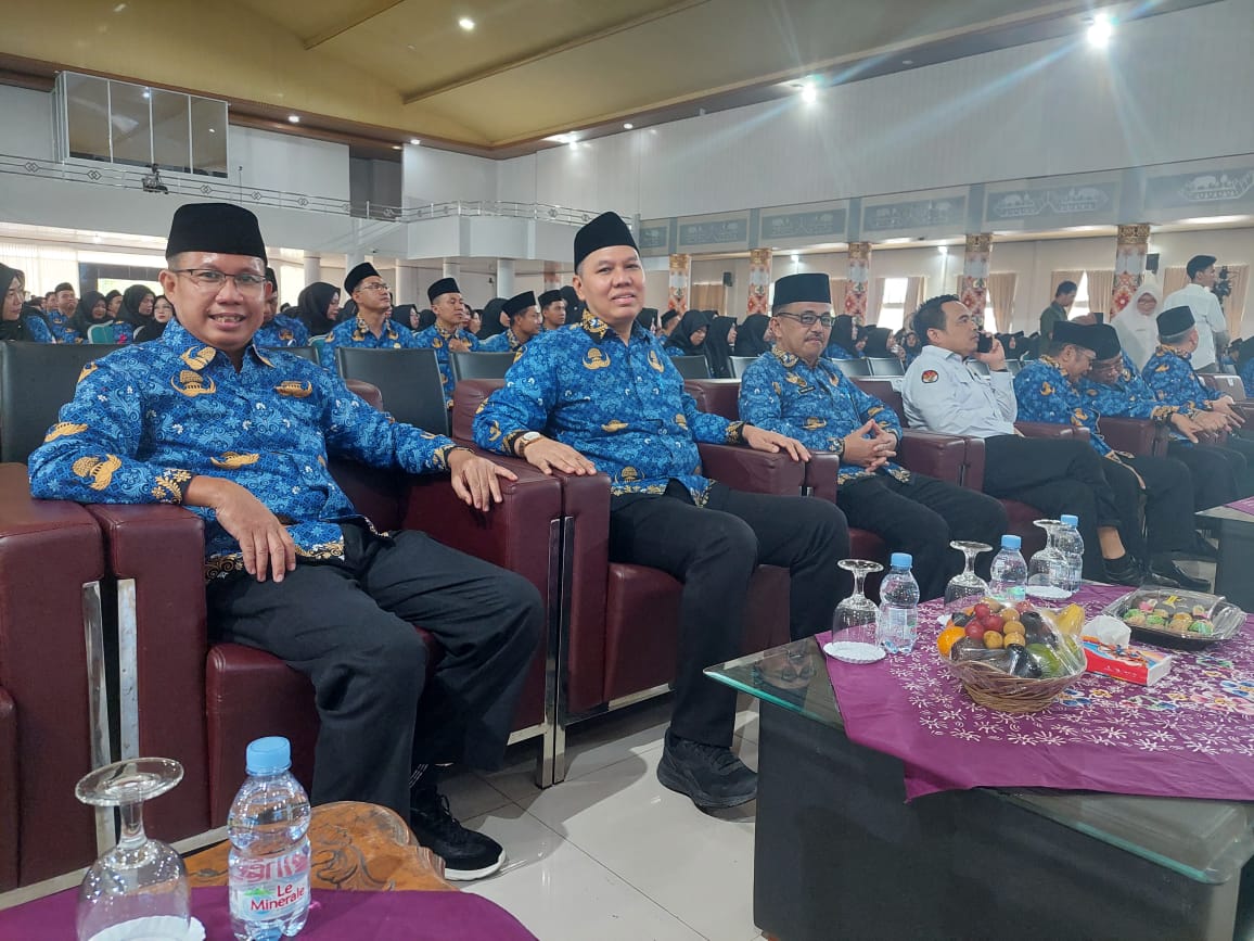Dampingi Pelantikan PPPK, Plh Kasubbag TU Kemenag Tubaba Ingatkan untuk Kerja Lebih Baik