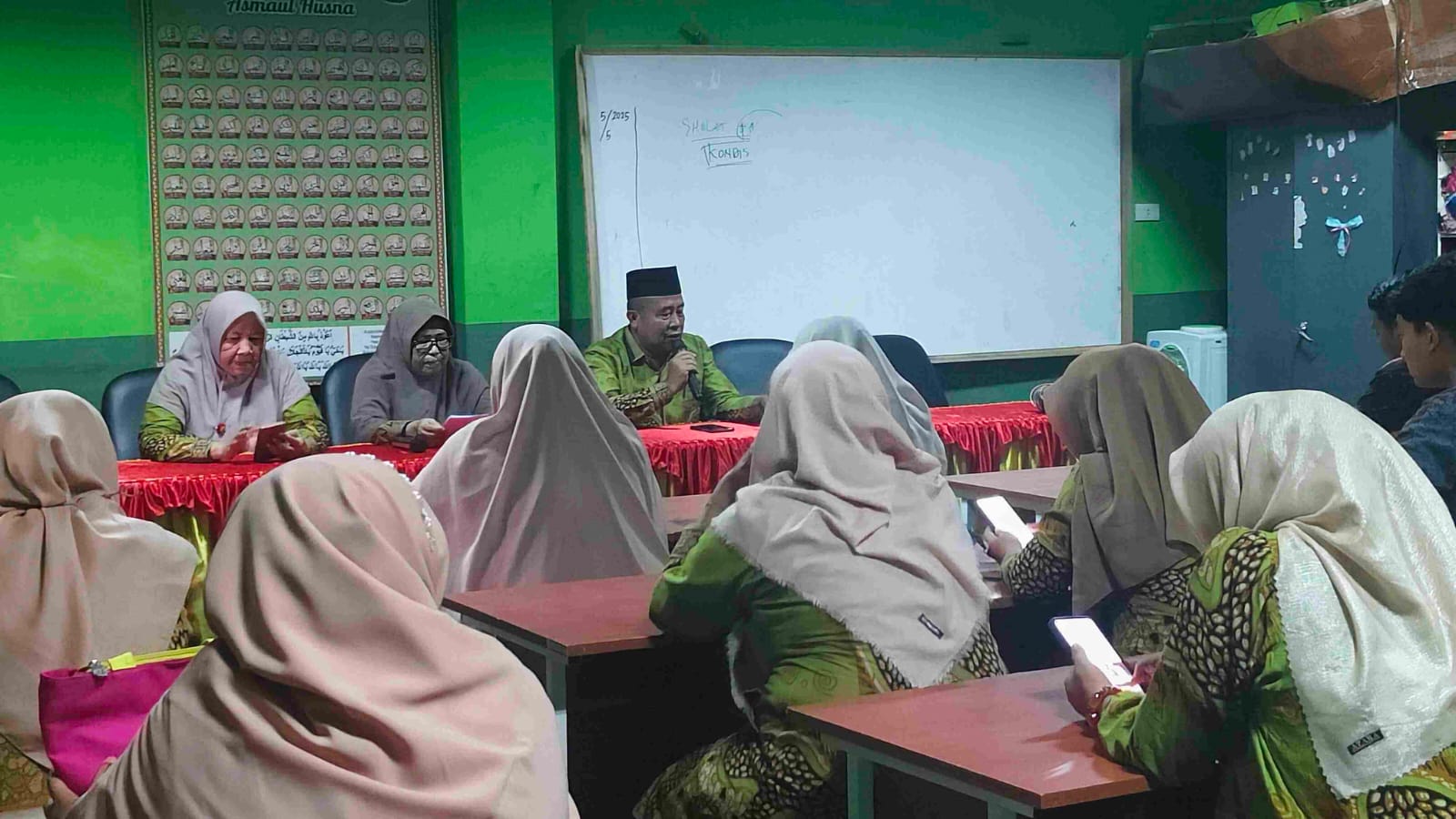 Rapat Kelulusan MTsN 1 Tanggamus Tahun Pelajaran 2024/2025, H. Ramdani Tegaskan: “Kelulusan Adalah Cerminan Proses Pendidikan, Bukan Sekadar Hasil Administratif”