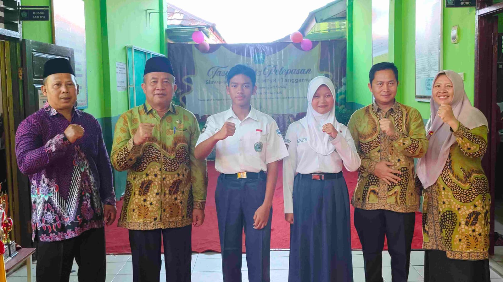 Tasyakur dan Pelepasan Siswa Kelas IX MTsN 1 Tanggamus: Apresiasi, Harapan, dan Semangat Mewujudkan Indonesia Emas 2045