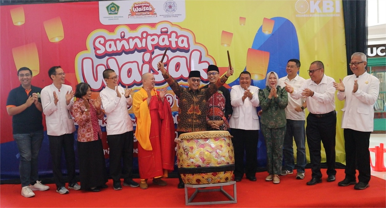 Waisak 2569 BE/2025: Kepala Kemenag Bandar Lampung Ajak Wujudkan Indonesia Maju melalui Kebersamaan dan Cinta Kasih.