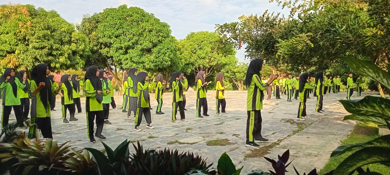 Senam Pagi sebagai Intervensi Non-Farmakologis untuk Meningkatkan Performa Akademik dan Kesehatan Mental Siswa